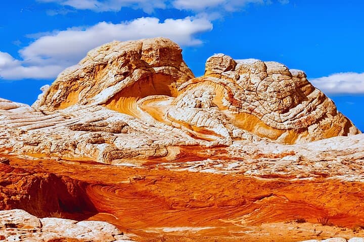 White Pocket Private Guided Hike: Off-Road Adventure in Vermilion Cliffs