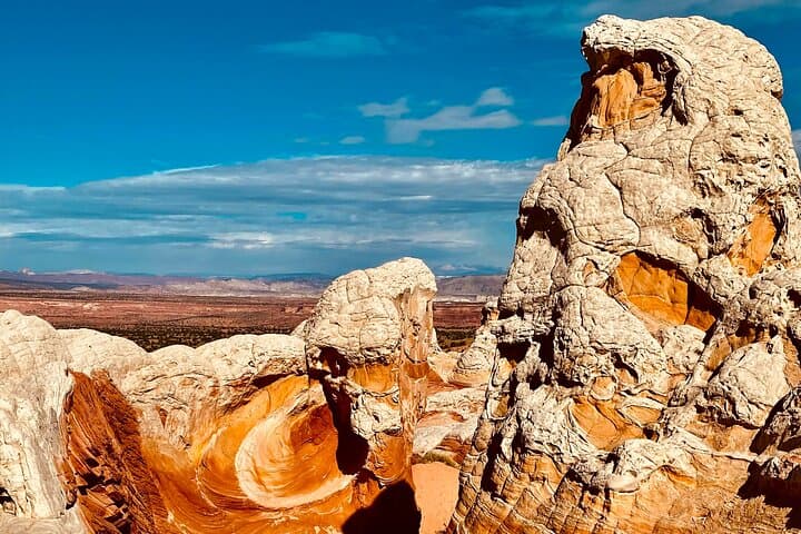 White Pocket Private Guided Hike: Off-Road Adventure in Vermilion Cliffs photo 3