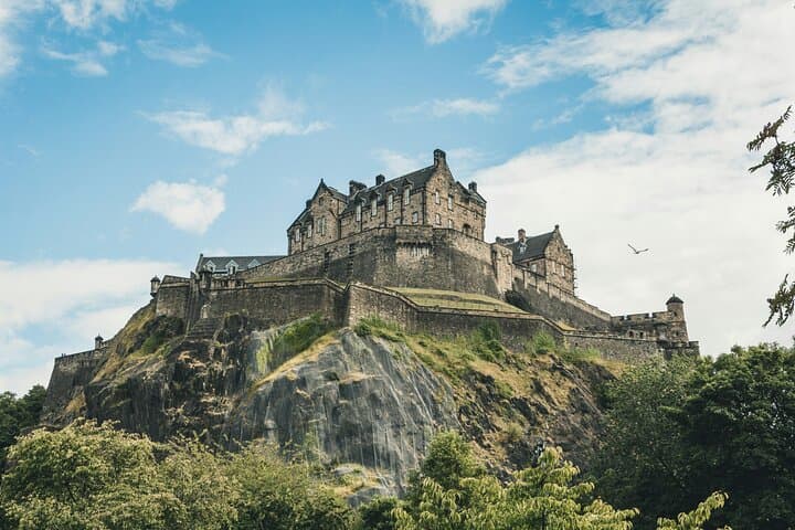 Edinburgh Castle & City Highlights: Full-Day Private Tour (Hotel Pickup) photo 2