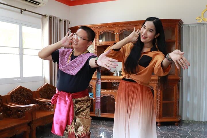 Bangkok Thai Dance Class Near Sri Thepha MRT — Costume & Cultural Experience photo 3