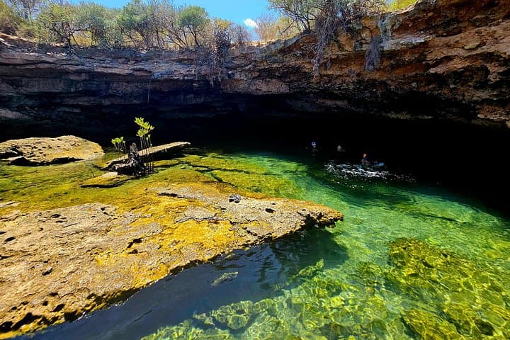 Route Nationale 7: 7-Day Ranomafana–Isalo–Anja National Parks Adventure