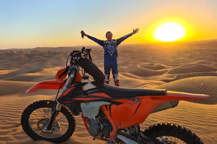 Dubai VIP Desert Safari With BBQ Dinner and Live Shows