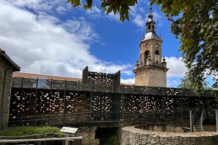 Vitoria-Gasteiz Scavenger Hunt: Self-Guided Walking Tour of Old Town & Virgen Blanca photo 6