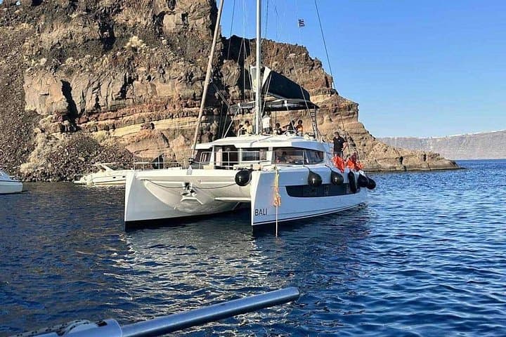 Santorini Catamaran Cruise from Vlychada — Snorkel Red Beach & Hot Springs