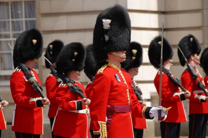 Changing of the Guard at Buckingham Palace: Best Guided Viewing & Walk