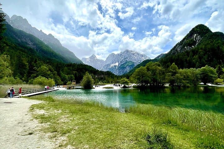 Private Picnic & Bubbles at Lake Bled — Luxury Day Tour from Ljubljana photo 2
