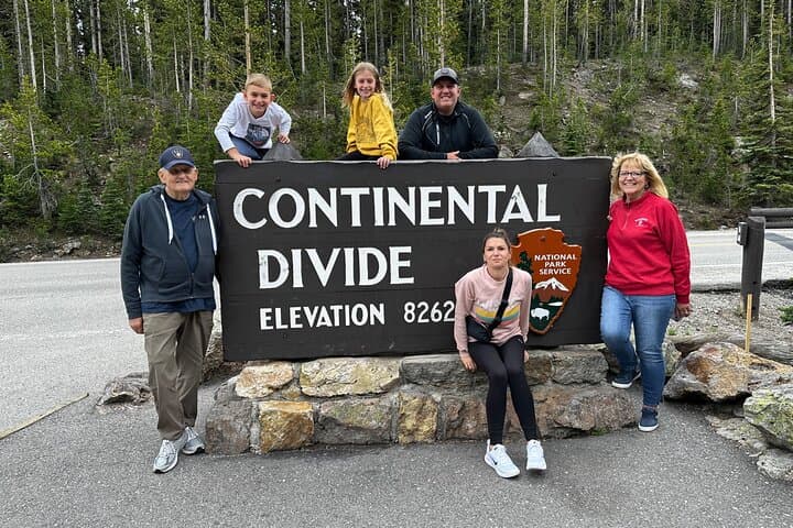 Yellowstone Hot Springs & Geysers Private Tour from Bozeman