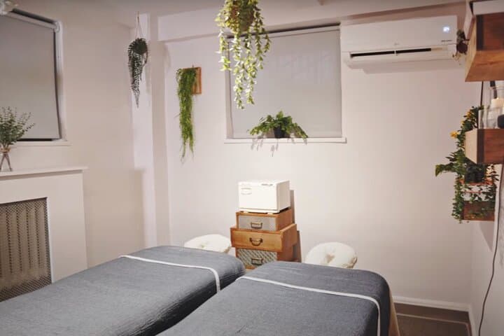 Couples Massage in Midtown Manhattan: 60-Minute Relaxation at Knead Bodyworks photo 3