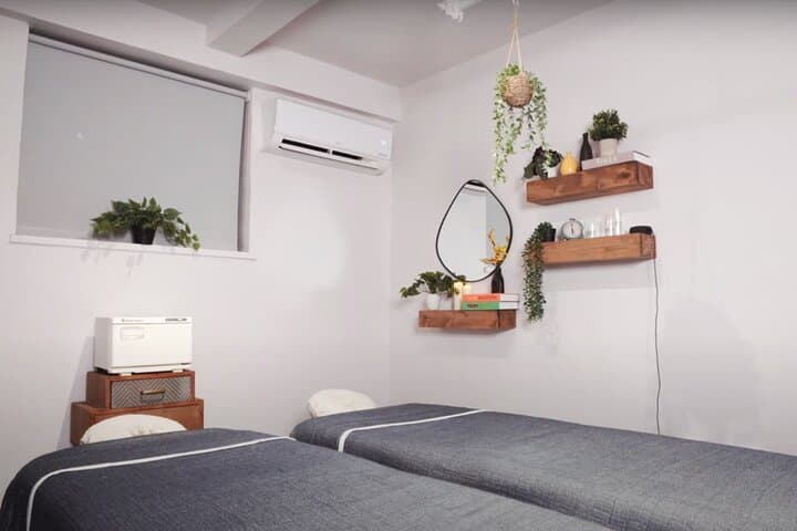 Couples Massage in Midtown Manhattan: 60-Minute Relaxation at Knead Bodyworks photo 4