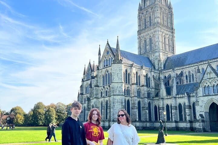 Portland Cruise Special Guided Tour: Stonehenge, Salisbury & Jurassic Coast photo 3