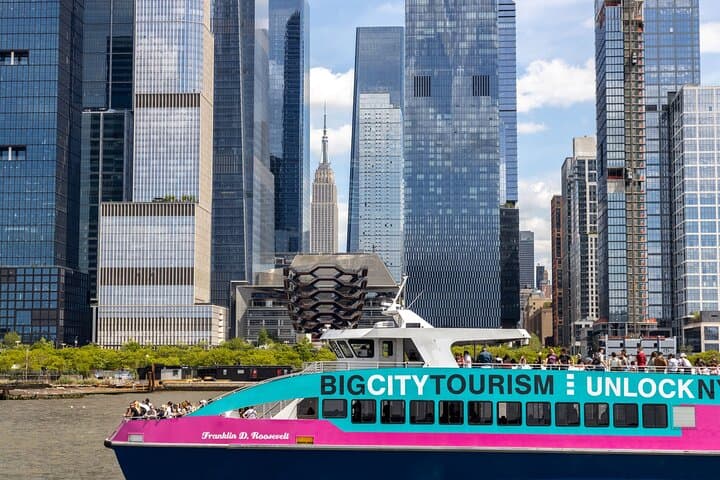 Statue of Liberty & NYC Skyline Cruise — Freedom Liberty Tour photo 3