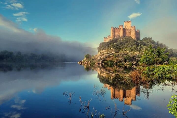Full-Day Medieval Castle Tour from Lisbon: Almourol, Óbidos & Leiria