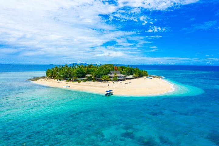 Beachcomber Island Escape: Fiji day trip for snorkeling, turtle pond and Fijian culture