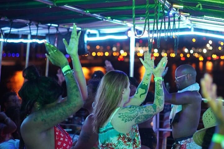 Miami Experience Boat Party: 3-Hour All-Inclusive Skyline Cruise photo 5