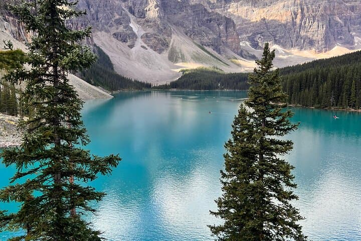 Calgary to Lake Louise, Moraine Lake, Emerald Lake & Johnston Canyon Day Tour photo 2