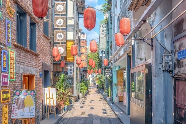 Guangzhou Day Tour from Hong Kong — Canton Architecture, Pearl River & Local Eats photo 3
