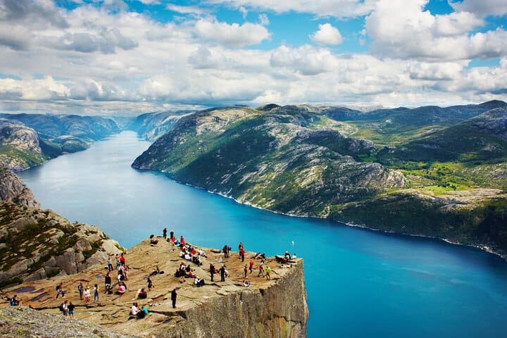 Preikestolen Hike with Local Guide — Majestic Pulpit Rock Day Hike from Stavanger