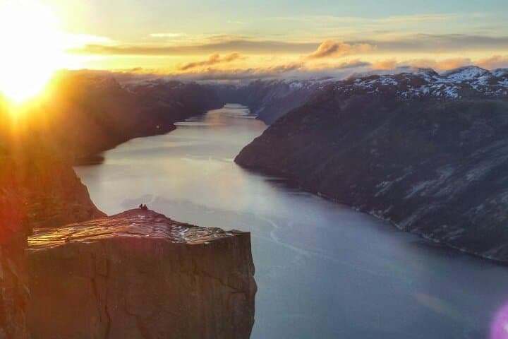 Preikestolen Hike with Local Guide — Majestic Pulpit Rock Day Hike from Stavanger photo 2
