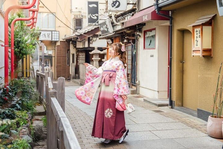 Hakama Rental in Osaka: One-Day Kimono Experience & Hair Styling