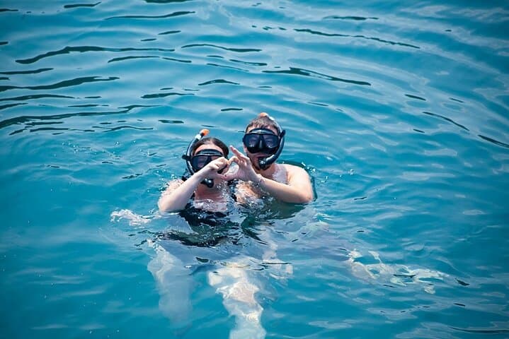 Koh Tao Crystal-Clear Snorkeling Day Tour to Koh Nang Yuan & Shark Bay photo 3