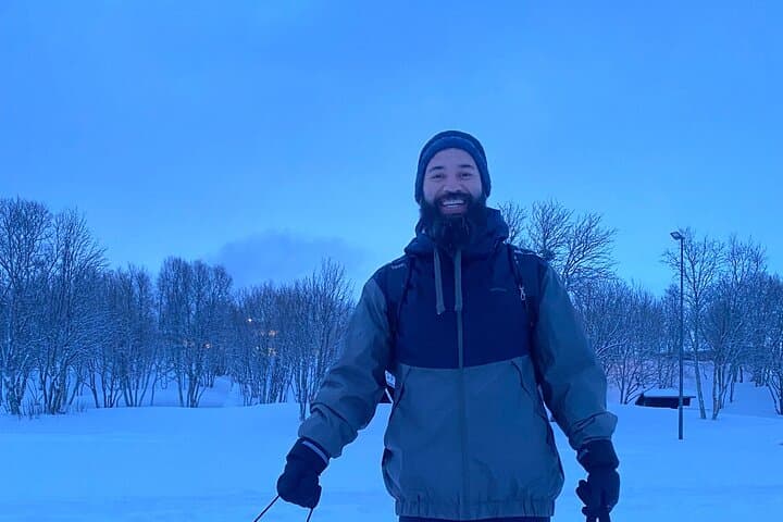 Tromsø Evening Arctic Fun: Sledding, Mini-Skiing & Sami Lasso Experience photo 4