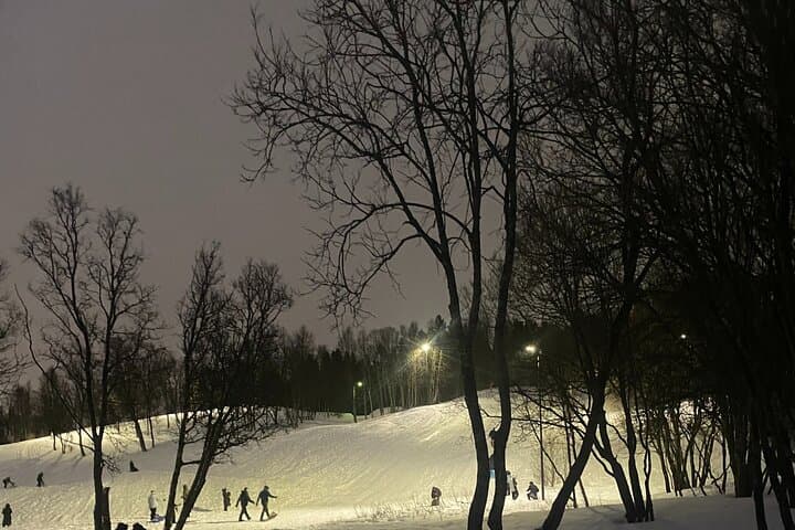 Tromsø Evening Arctic Fun: Sledding, Mini-Skiing & Sami Lasso Experience photo 6