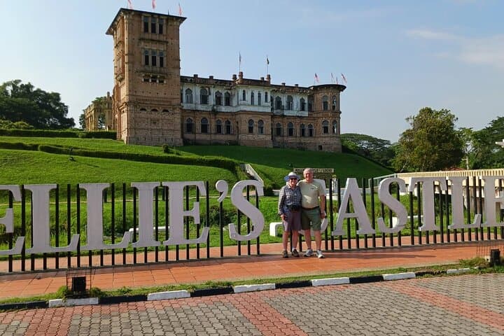 Full-Day Private Ipoh Tour: Gaharu Tea Valley, Cave Temples & Kellie’s Castle