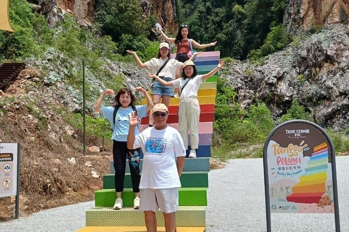 Full-Day Private Ipoh Tour: Gaharu Tea Valley, Cave Temples & Kellie’s Castle photo 3
