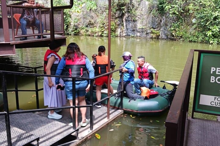 Full-Day Private Ipoh Tour: Gaharu Tea Valley, Cave Temples & Kellie’s Castle photo 4