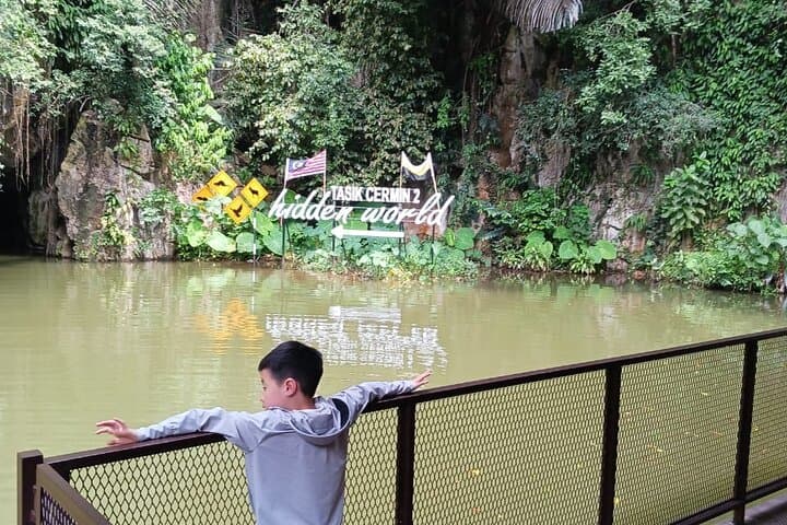 Full-Day Private Ipoh Tour: Gaharu Tea Valley, Cave Temples & Kellie’s Castle photo 5