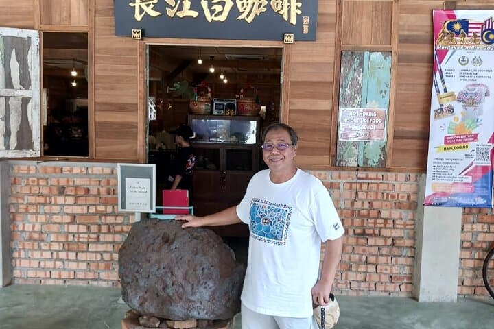 Full-Day Private Ipoh Tour: Gaharu Tea Valley, Cave Temples & Kellie’s Castle photo 6