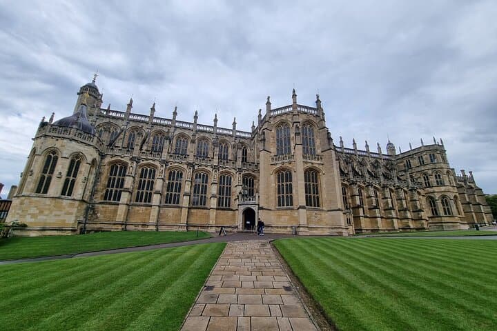 Private Luxury Transfer from Southampton to Windsor Castle: VIP Sightseeing photo 2