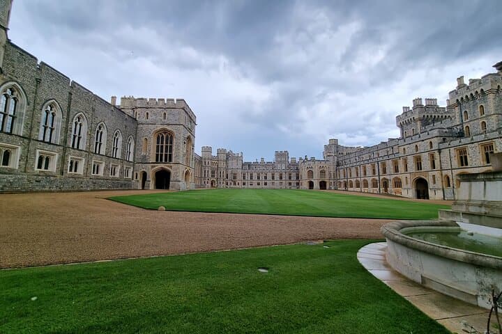 Private Luxury Transfer from Southampton to Windsor Castle: VIP Sightseeing photo 4