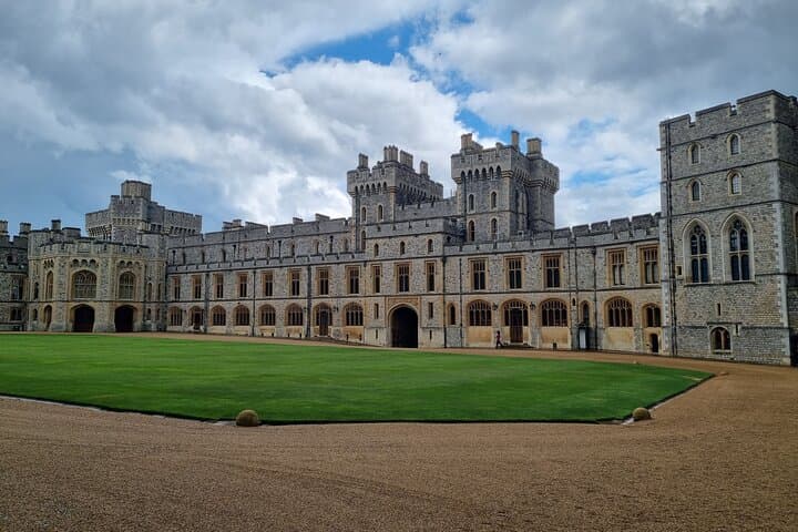 Private Luxury Transfer from Southampton to Windsor Castle: VIP Sightseeing photo 6