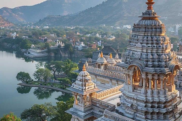 Full-Day Udaipur Sightseeing: City Palace, Lake Pichola & Cultural Stops photo 3