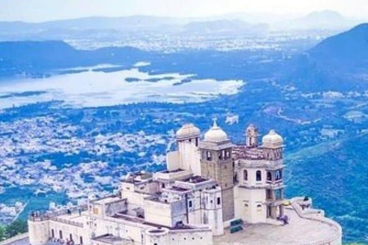 Full-Day Udaipur Sightseeing: City Palace, Lake Pichola & Cultural Stops photo 4