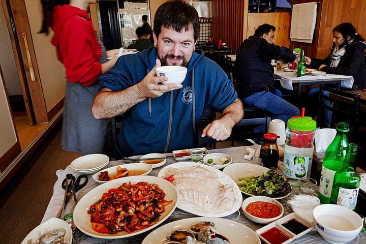 Private Noryangjin Fish Market Tour — Tailored Seafood Experience in Seoul photo 2
