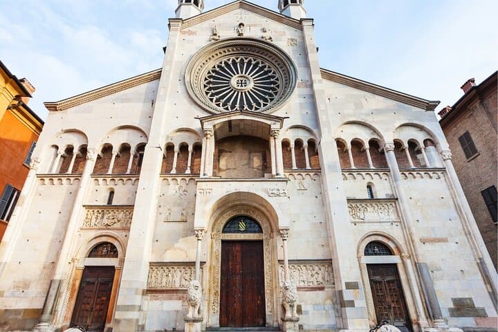 Modena Scavenger Hunt: Self-Guided Walking Tour of Piazza Grande & Hidden Gems photo 3