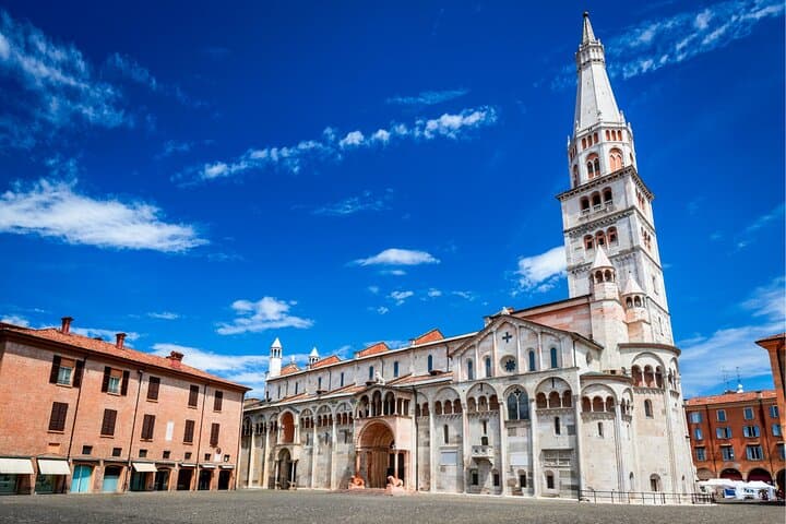 Modena Scavenger Hunt: Self-Guided Walking Tour of Piazza Grande & Hidden Gems photo 4