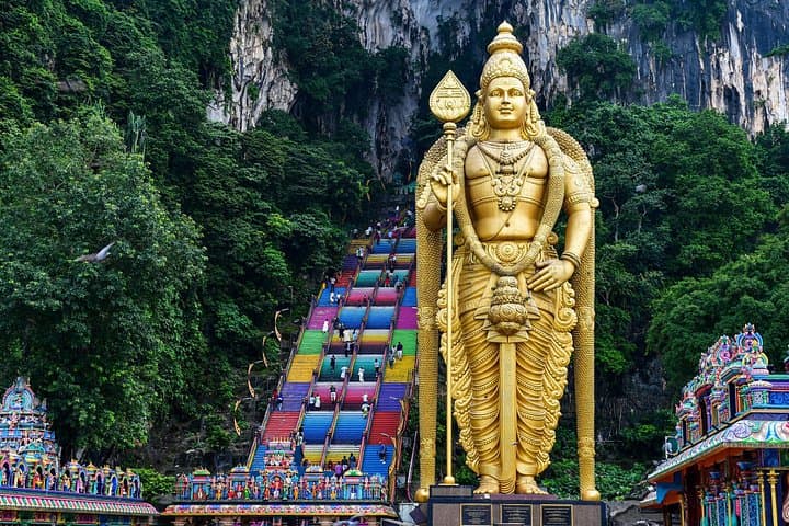 Grand Kuala Lumpur Private Day Tour: KLCC, Batu Caves & Putrajaya Highlights photo 3