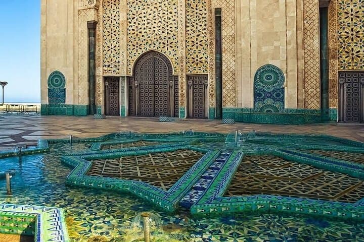 Half-Day Casablanca Highlights: Hassan II Mosque, Medina & Rick's Café