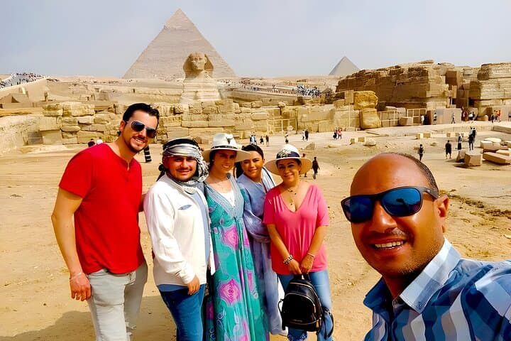 Private 21 Pyramids Tour: Giza, Saqqara & Memphis with an Egyptologist