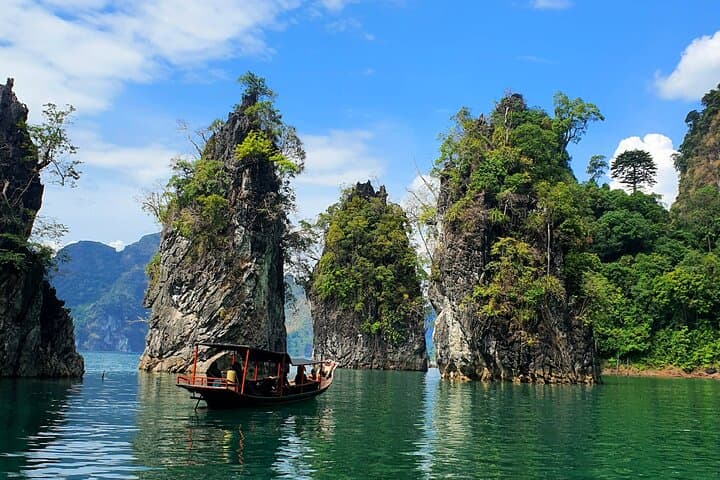 Cruise Cheow Lan Lake: Day Trip from Phuket to Khao Sok's Limestone Cliffs photo 5