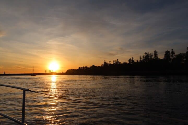 Private Porto Sailing Yacht Sunset Sightseeing Tour on the Douro