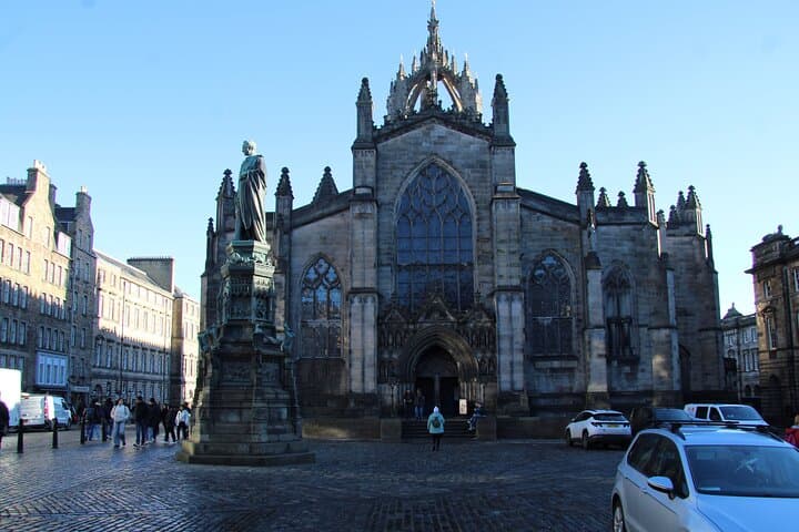 Royal Mile Guided Walking Tour — Comedy and History from Castle to Palace photo 3
