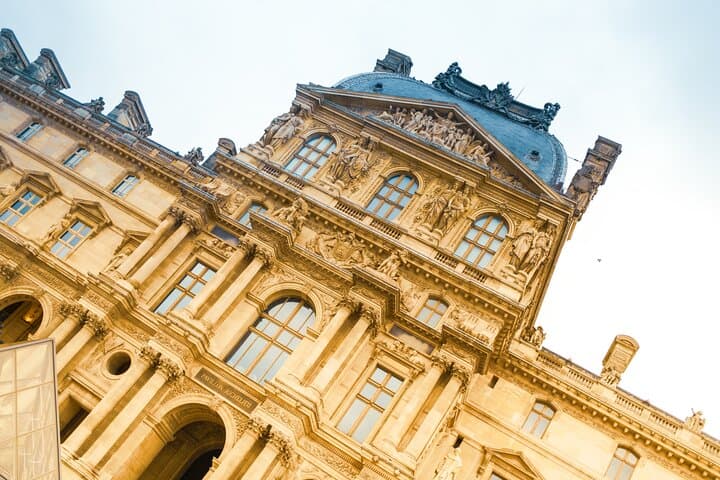 Mona Lisa & Treasures: Small-Group Louvre Highlights Tour (2 hrs)