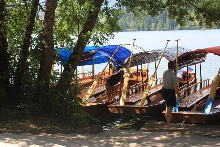 Private Picnic & Bubbles at Lake Bled — Luxury Day Tour from Ljubljana photo 5