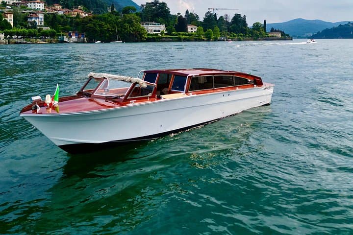 Private Boat Tour on Lake Como — Customize a One-Hour Cruise Past Historic Villas photo 2