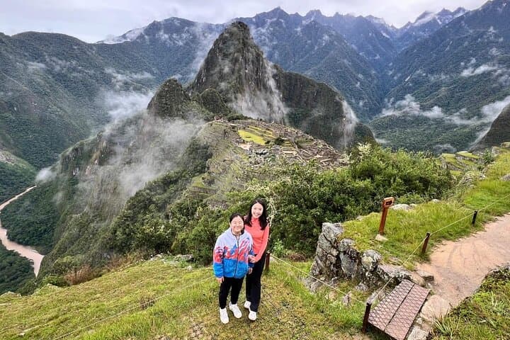 3-Day Sacred Valley, Machu Picchu & Rainbow Mountain Tour — Cusco Adventure photo 4