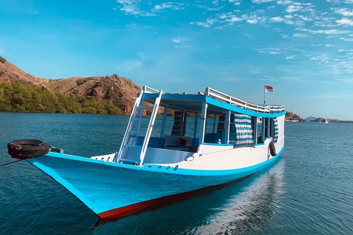 Island-Hopping North of Labuan Bajo: Hantamin, Rangko Cave & Kanawa by Slow Wooden Boat